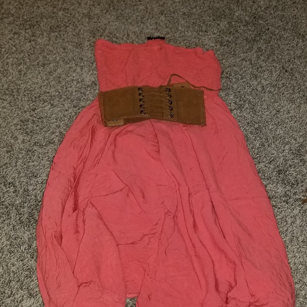 Dresses - Picture 4 of 4